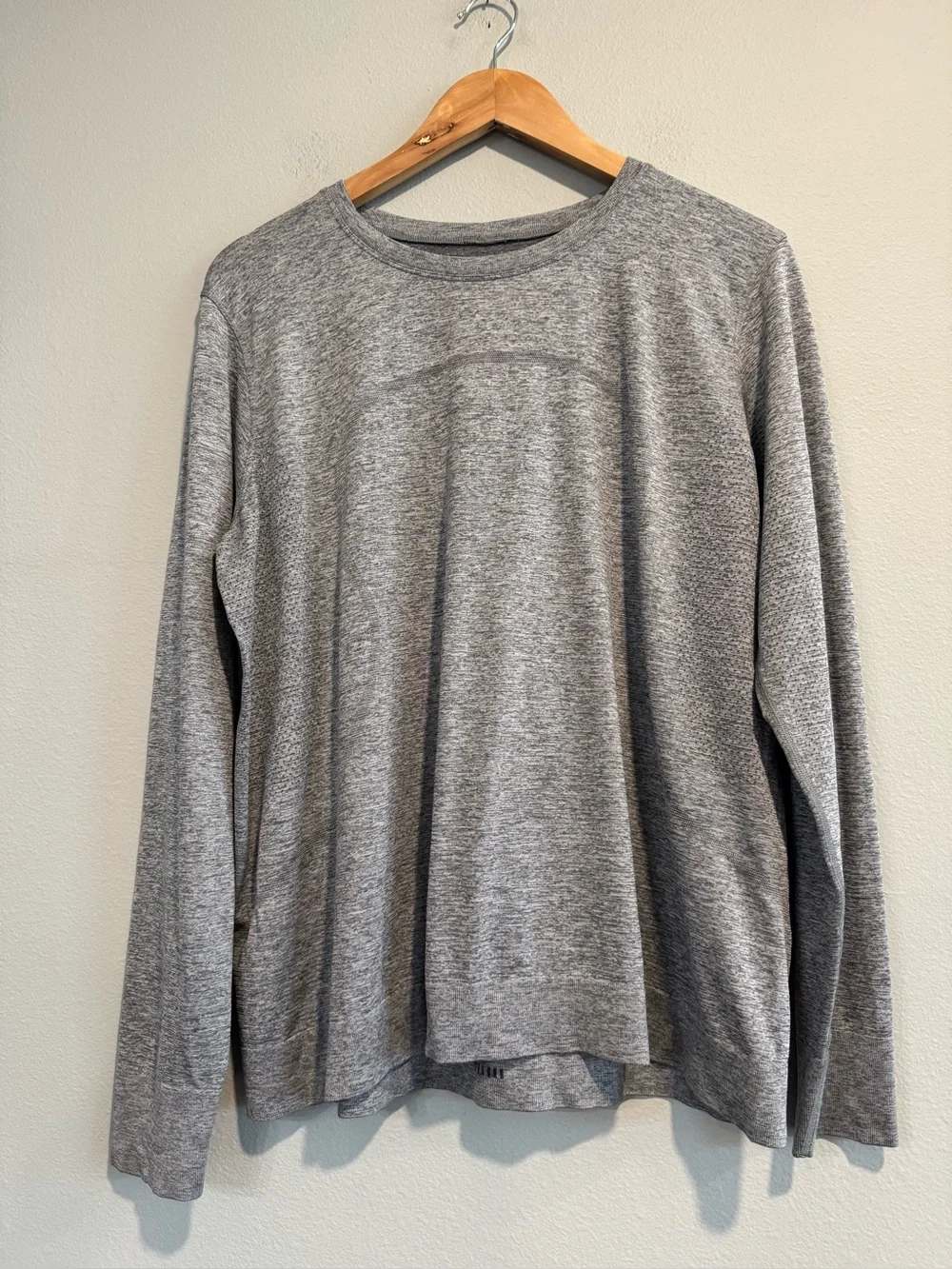 Lululemon Swiftly Long Sleeve Heather Gray Crewneck Shirt Long Sleeve 18